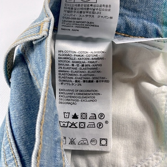 Levi’s Wedgie High Rise Distressed Staight Jeans - Picture 11 of 11